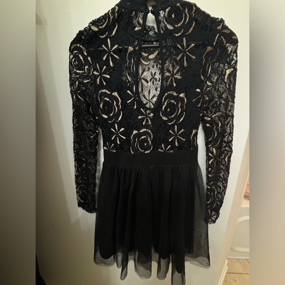 Black and gold funky mini dress - Picture 2 of 3